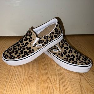 Women cheetah van size 6.5